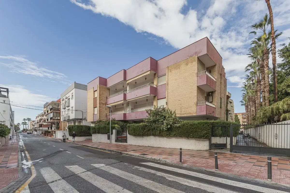 Flat for sale in Almunecar with garage - € 410,000 (Ref: 9837259)