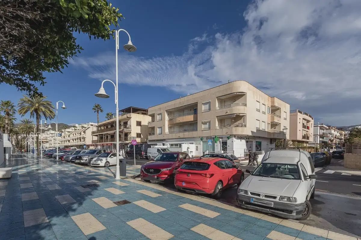 Flat for sale in Almunecar with garage - € 410,000 (Ref: 9837259)