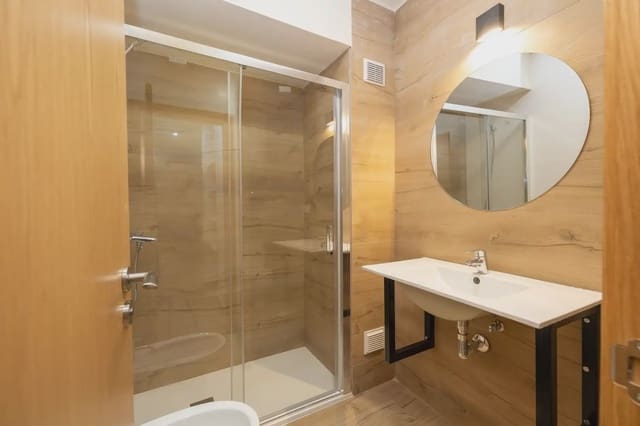Leilighet til salgs i San Matías - Realejo, Granada by - € 189 000 (Ref: 9837260)