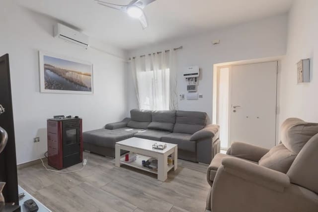 Halfvrijstaande villa te koop in Zafarraya met garage - € 135.000 (Ref: 9837261)