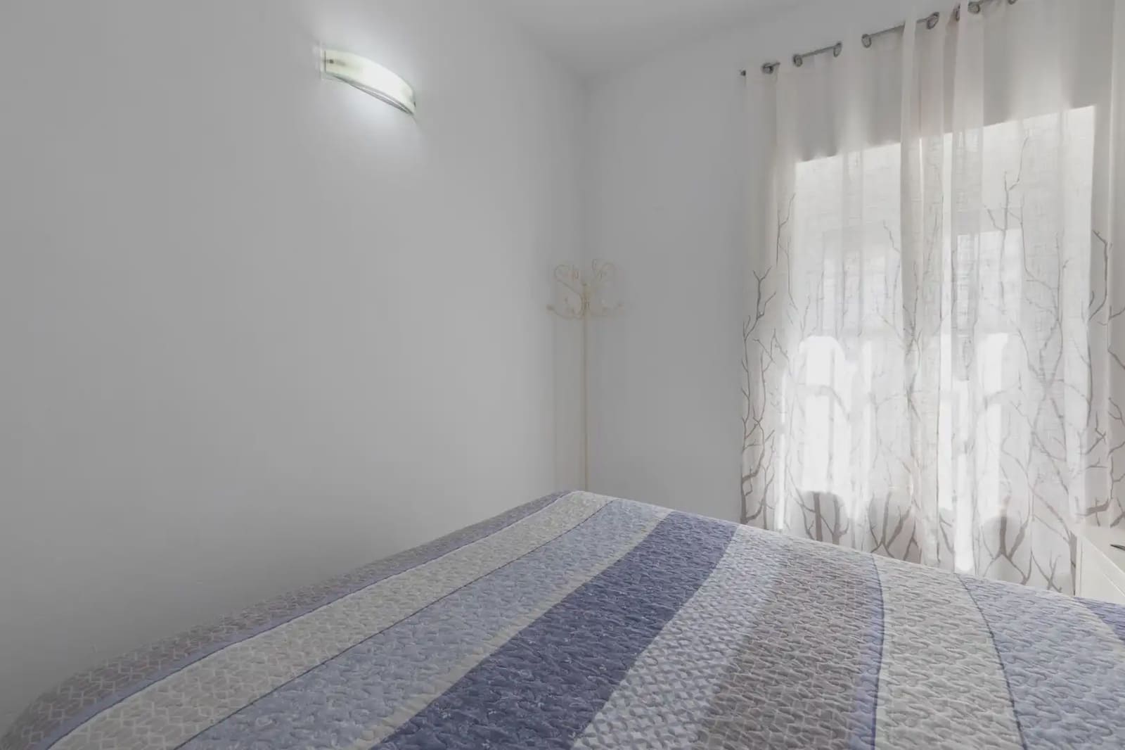 Halfvrijstaande villa te koop in Zafarraya met garage - € 135.000 (Ref: 9837261)