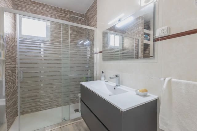 Halfvrijstaande villa te koop in Zafarraya met garage - € 135.000 (Ref: 9837261)