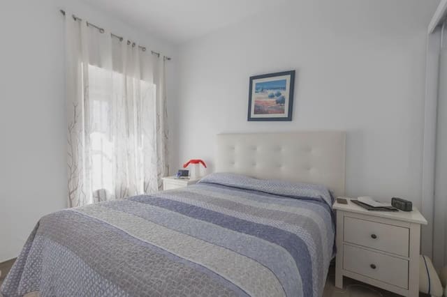 Halfvrijstaande villa te koop in Zafarraya met garage - € 135.000 (Ref: 9837261)
