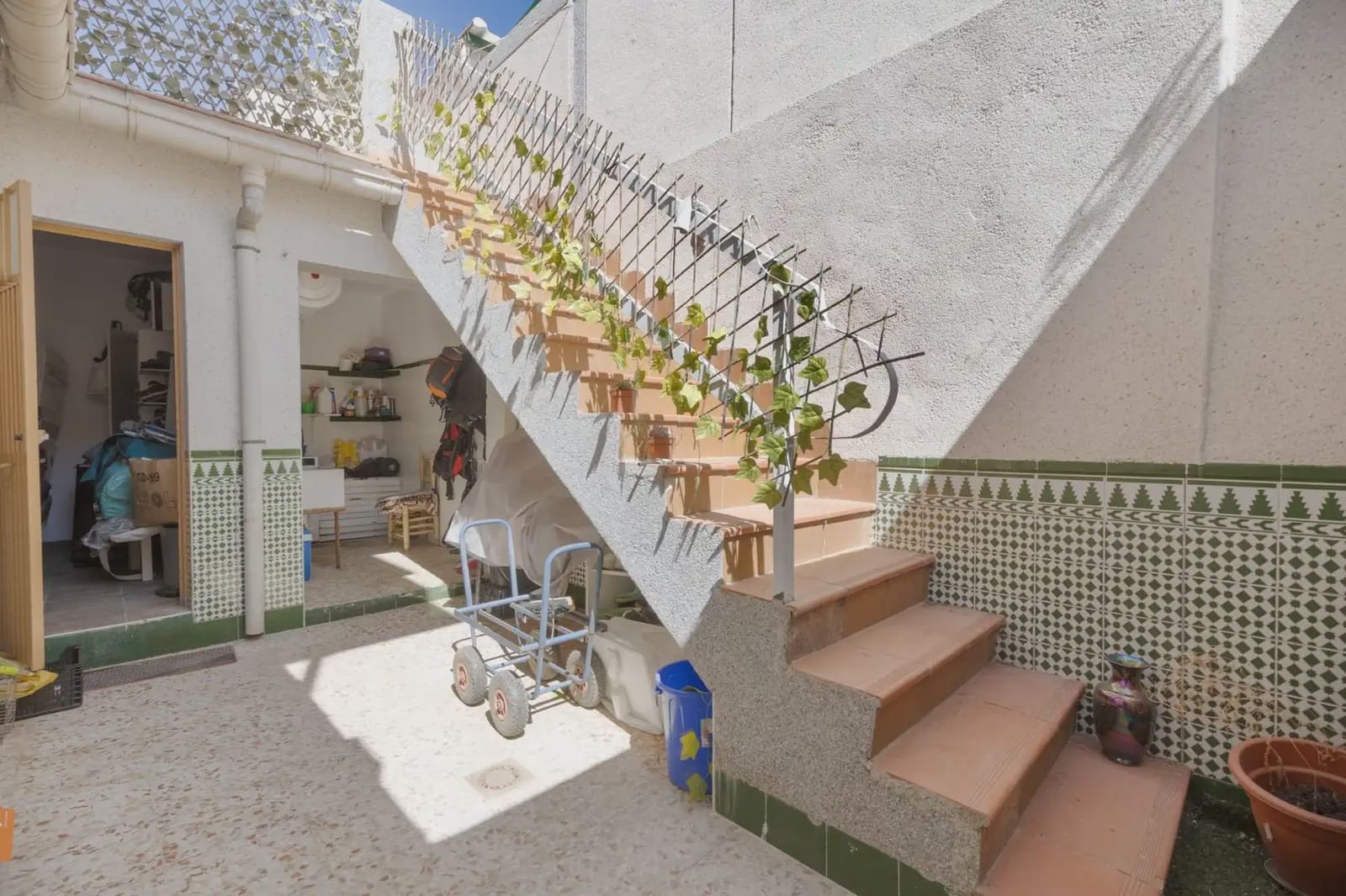 Halfvrijstaande villa te koop in Zafarraya met garage - € 135.000 (Ref: 9837261)