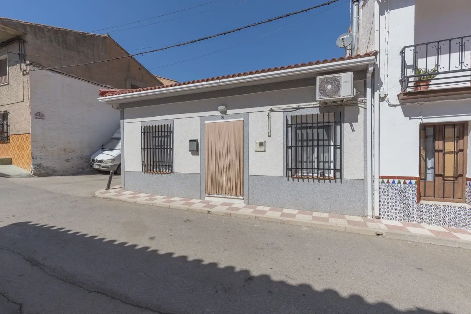 Halfvrijstaande villa te koop in Zafarraya met garage - € 135.000 (Ref: 9837261)