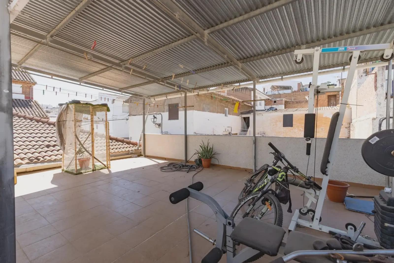 Halfvrijstaande villa te koop in Zafarraya met garage - € 135.000 (Ref: 9837261)