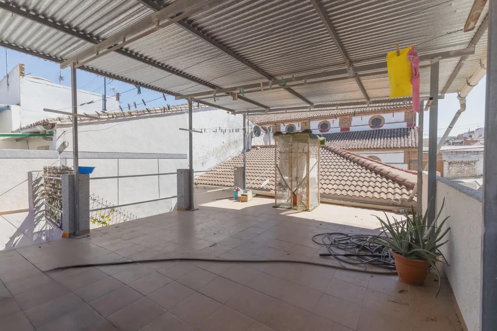 Halfvrijstaande villa te koop in Zafarraya met garage - € 135.000 (Ref: 9837261)