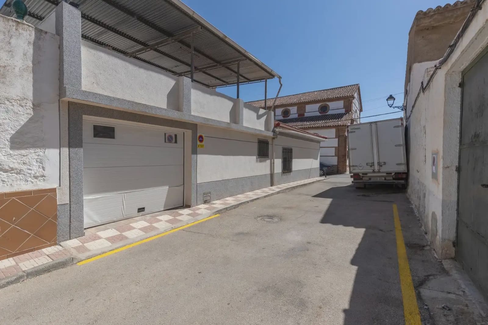 Halfvrijstaande villa te koop in Zafarraya met garage - € 135.000 (Ref: 9837261)