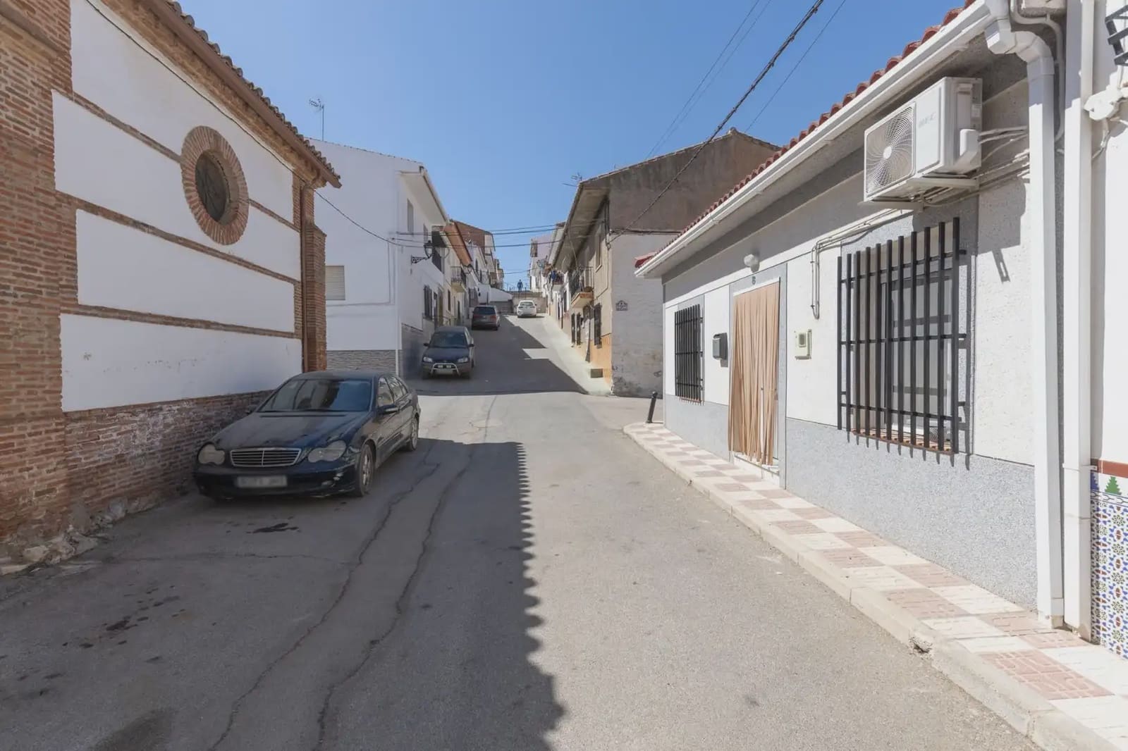 Halfvrijstaande villa te koop in Zafarraya met garage - € 135.000 (Ref: 9837261)