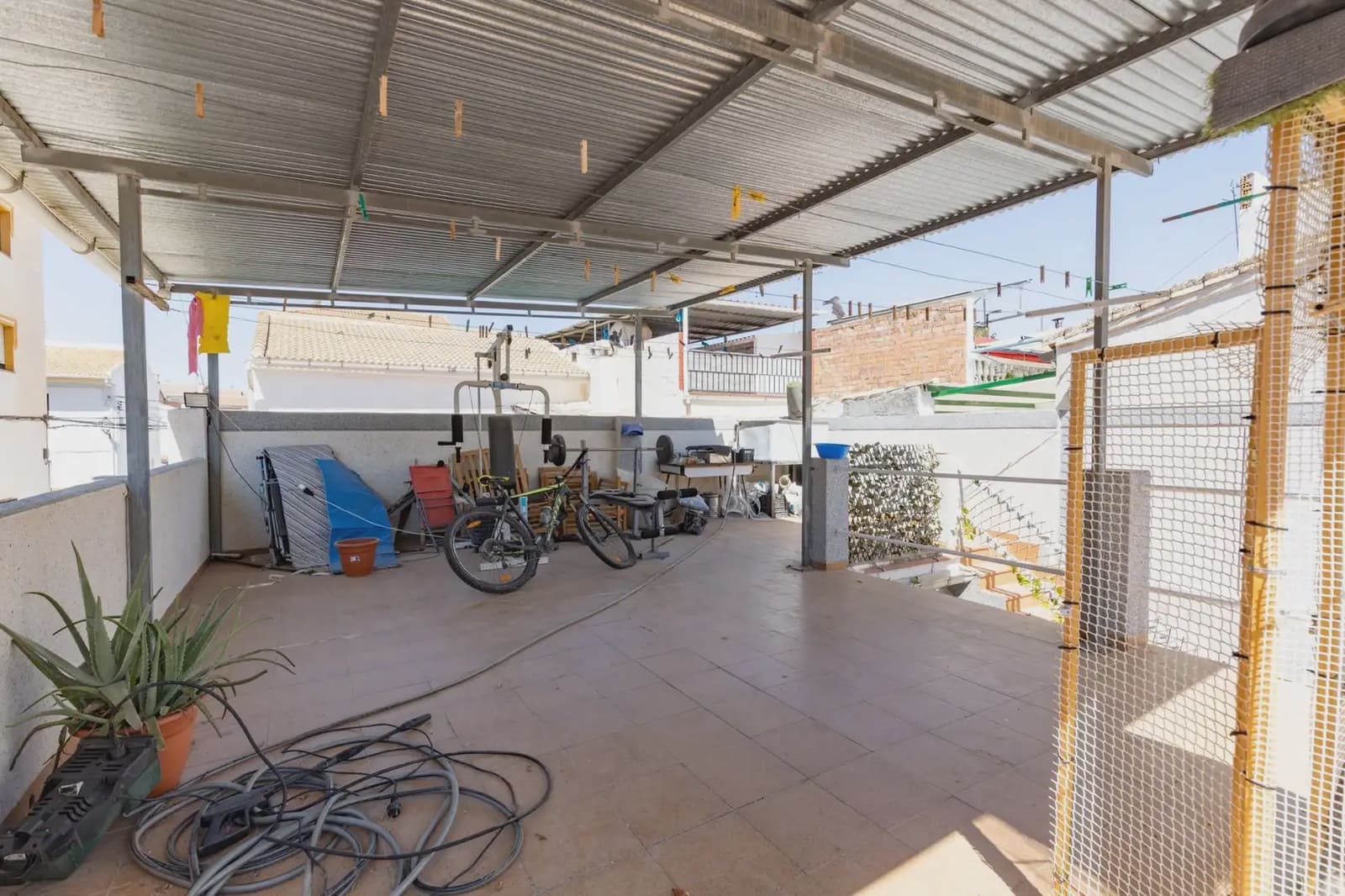 Halfvrijstaande villa te koop in Zafarraya met garage - € 135.000 (Ref: 9837261)