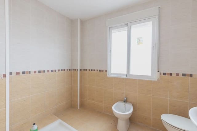 Leilighet til salgs i Güevéjar med garasje - € 115 000 (Ref: 9837262)