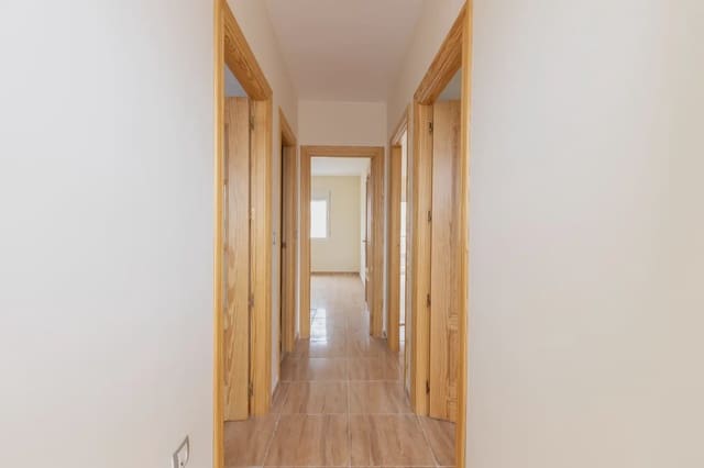 Leilighet til salgs i Güevéjar med garasje - € 125 000 (Ref: 9837265)