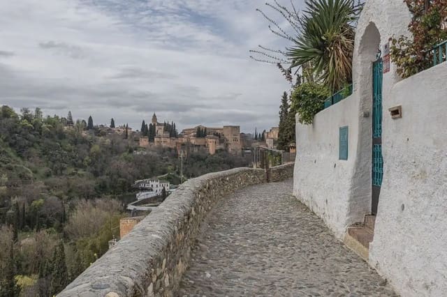 Działka budowlana na sprzedaż w Albaicin, Miasto Grenada - 230 000 € (Ref: 9837266)