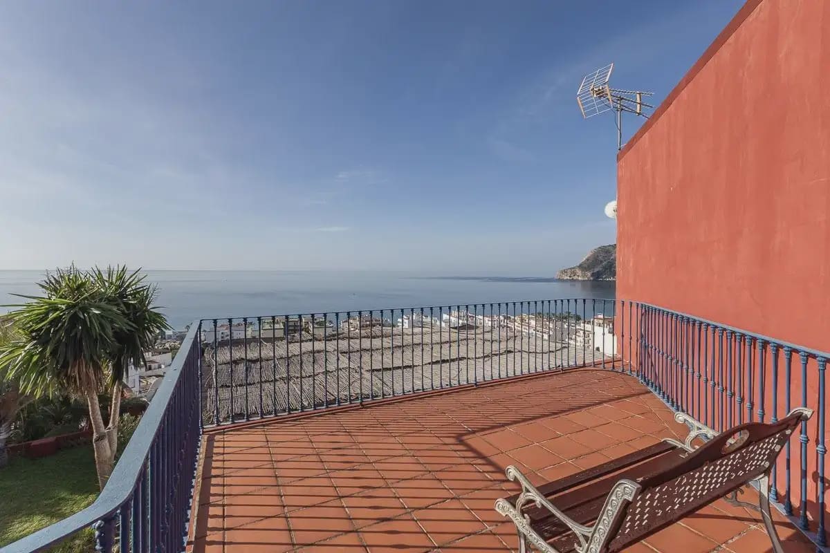 Villa for sale in Almunecar with pool garage - € 1,350,000 (Ref: 9837267)