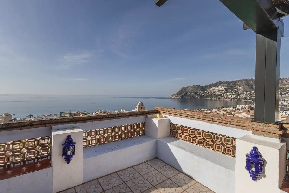 Villa for sale in Almunecar with pool garage - € 1,350,000 (Ref: 9837267)