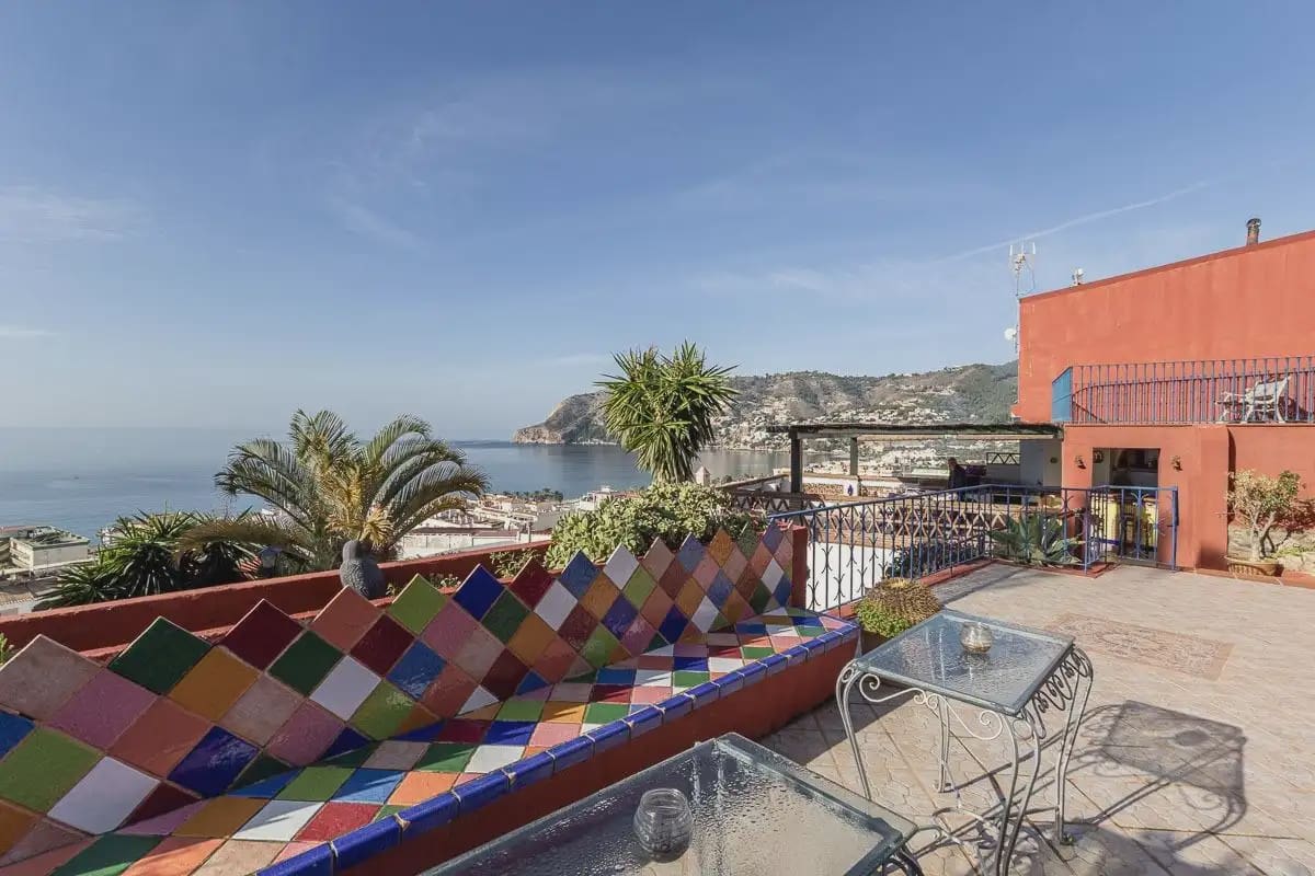 Villa for sale in Almunecar with pool garage - € 1,350,000 (Ref: 9837267)