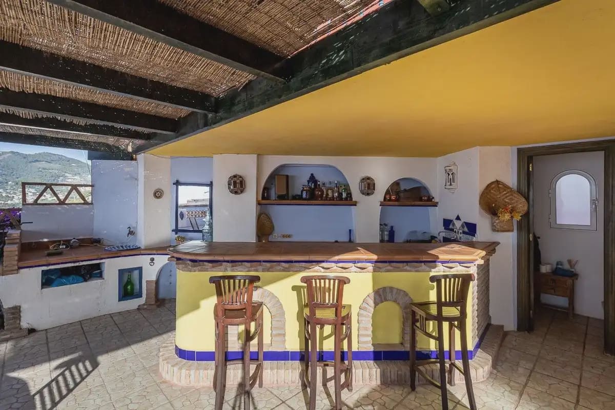 Villa for sale in Almunecar with pool garage - € 1,350,000 (Ref: 9837267)