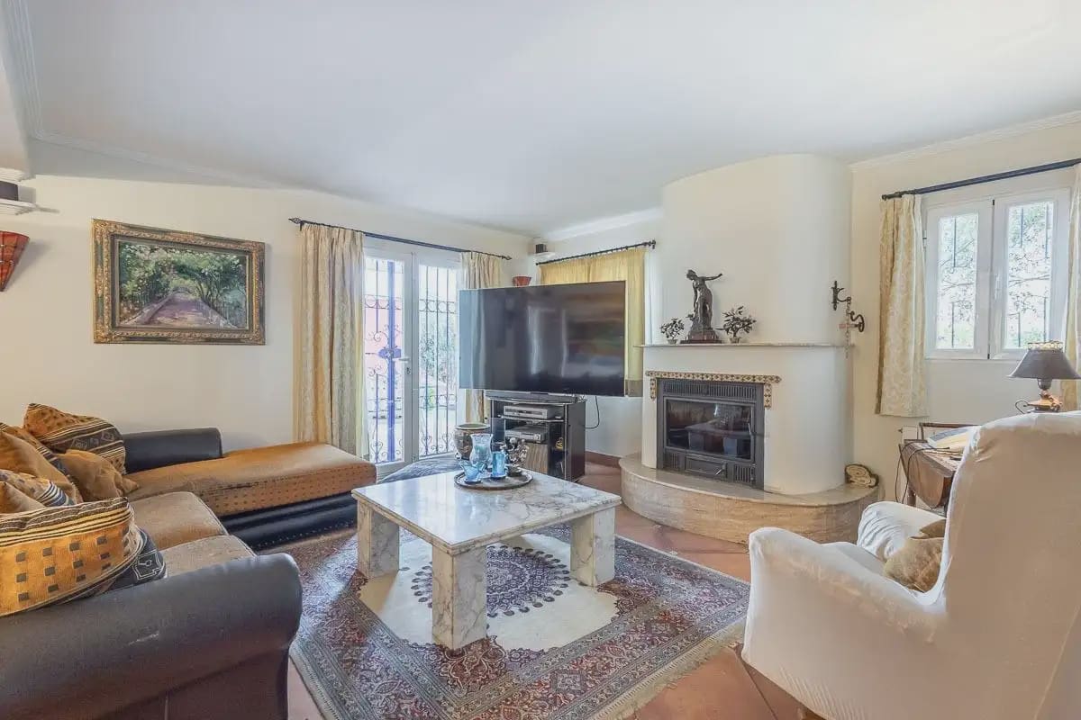 Villa for sale in Almunecar with pool garage - € 1,350,000 (Ref: 9837267)