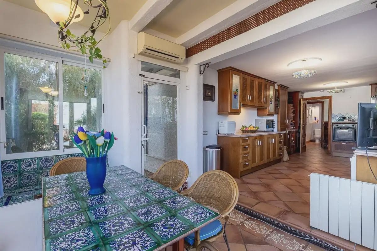 Villa for sale in Almunecar with pool garage - € 1,350,000 (Ref: 9837267)