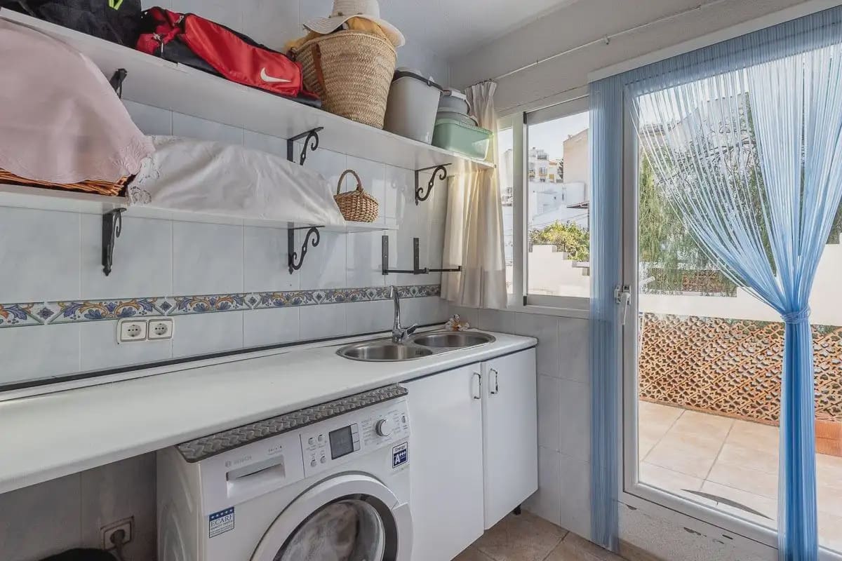 Villa for sale in Almunecar with pool garage - € 1,350,000 (Ref: 9837267)