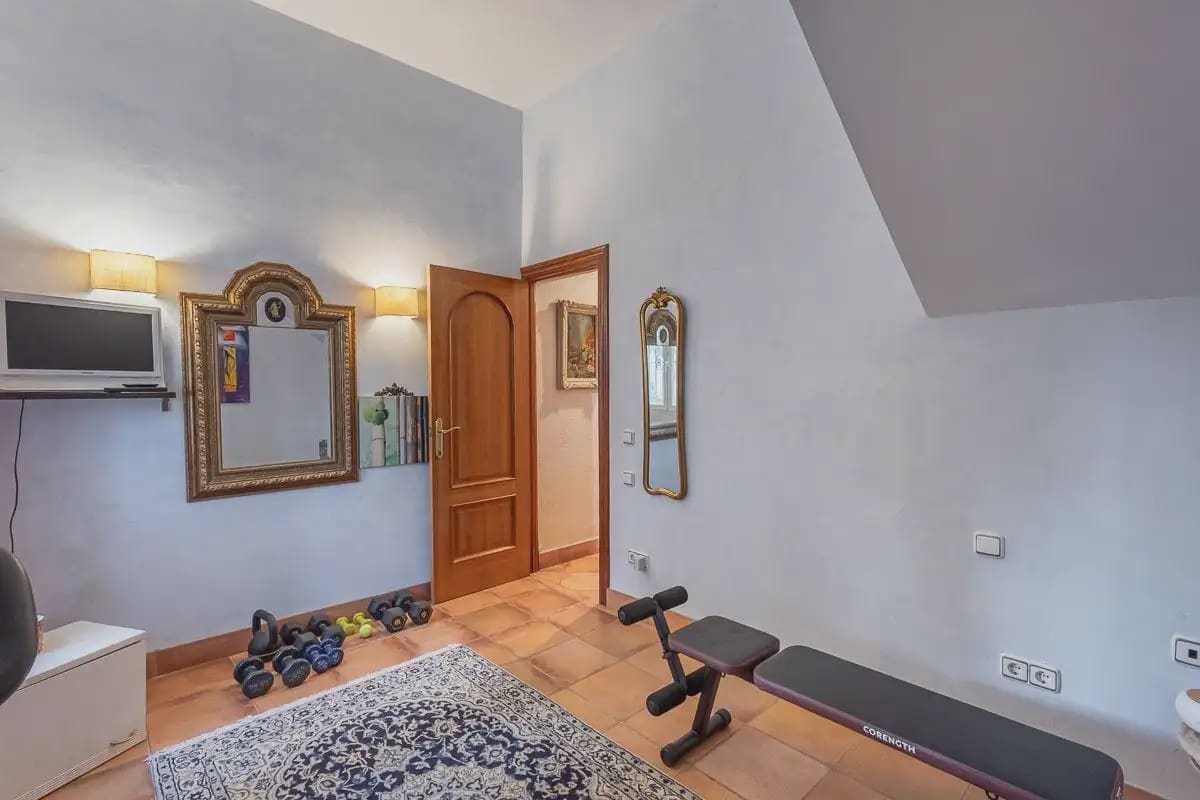 Villa for sale in Almunecar with pool garage - € 1,350,000 (Ref: 9837267)