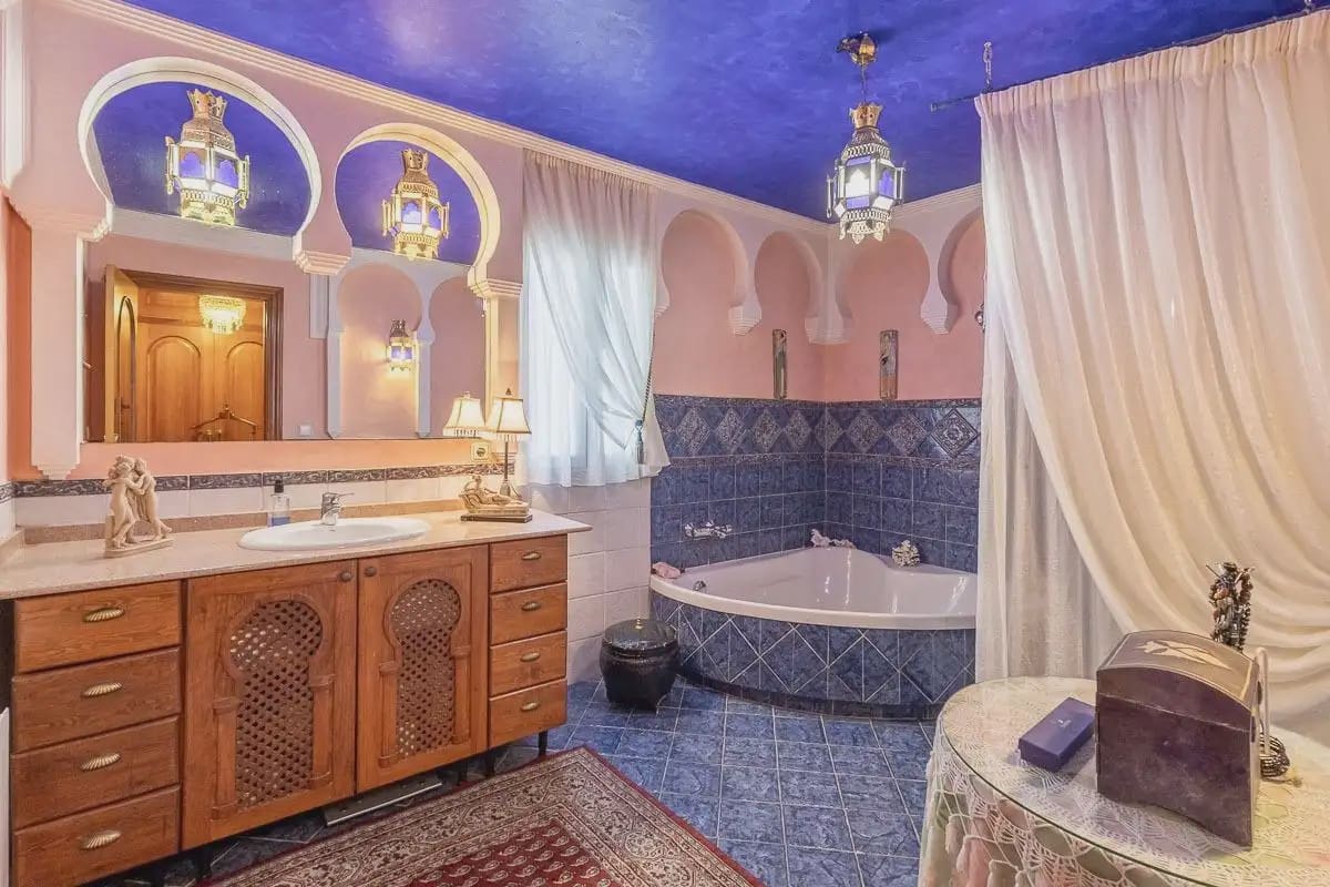 Villa for sale in Almunecar with pool garage - € 1,350,000 (Ref: 9837267)