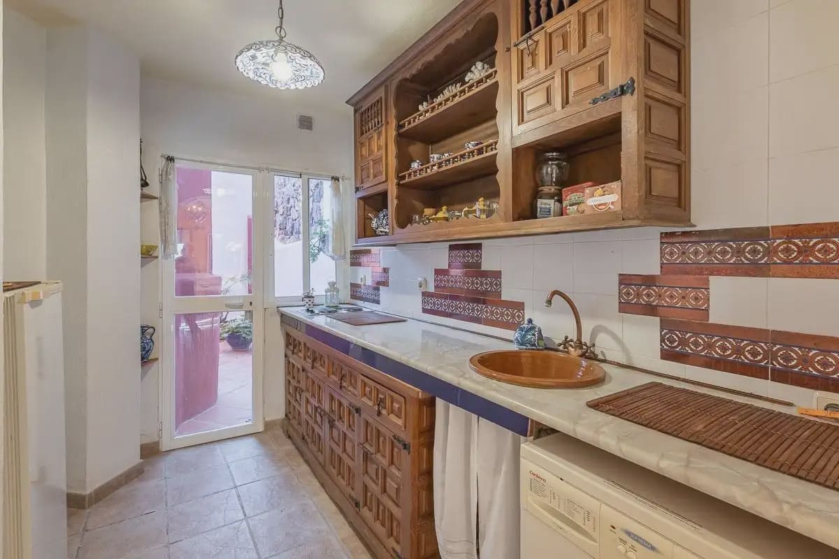 Villa for sale in Almunecar with pool garage - € 1,350,000 (Ref: 9837267)