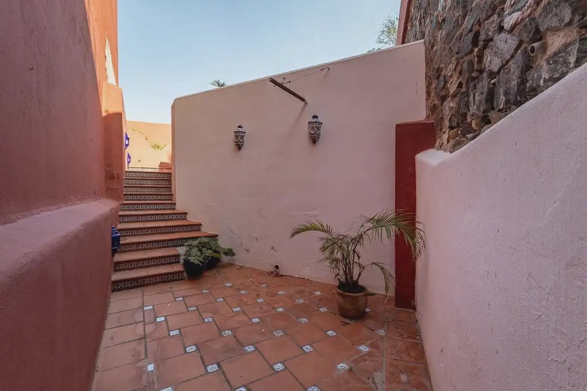 Villa for sale in Almunecar with pool garage - € 1,350,000 (Ref: 9837267)