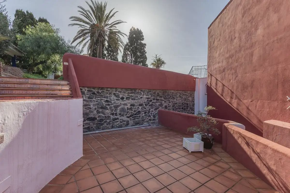 Villa for sale in Almunecar with pool garage - € 1,350,000 (Ref: 9837267)