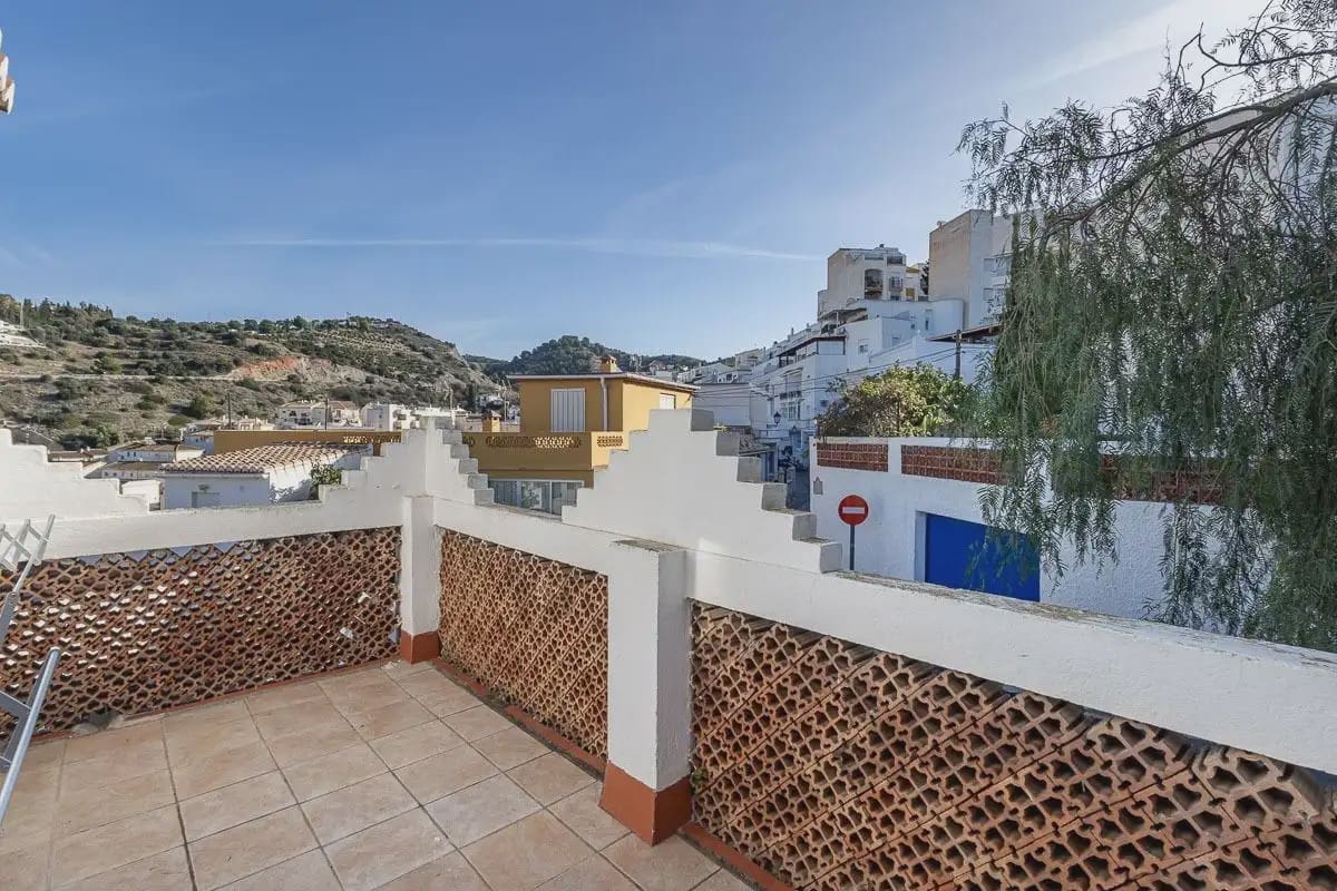 Villa for sale in Almunecar with pool garage - € 1,350,000 (Ref: 9837267)