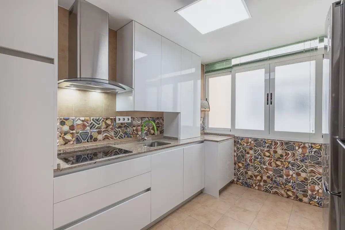 Leilighet til salgs i Granada by med garasje - € 395 000 (Ref: 9837269)
