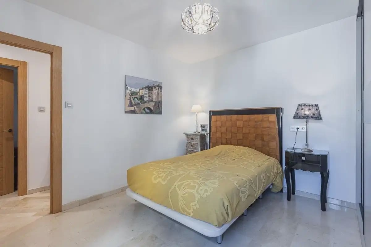 Leilighet til salgs i Granada by med garasje - € 395 000 (Ref: 9837269)