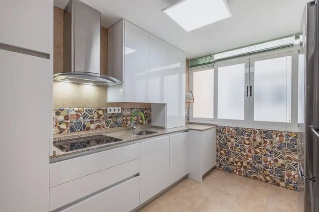 Leilighet til salgs i Centro - Sagrario, Granada by med garasje - € 395 000 (Ref: 9837269)