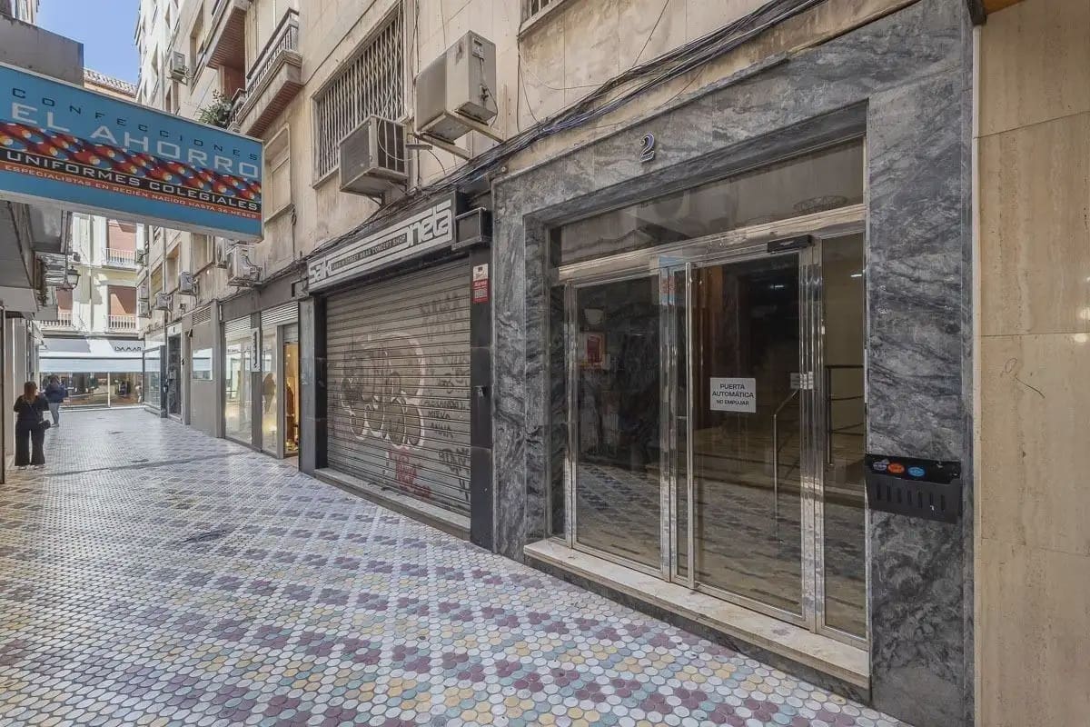 Leilighet til salgs i Granada by med garasje - € 395 000 (Ref: 9837269)