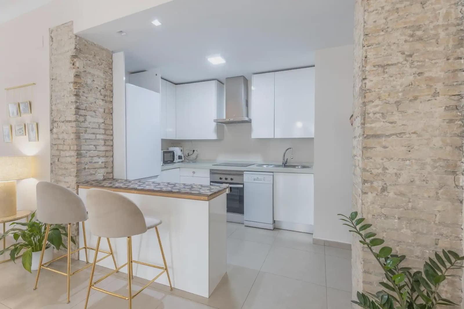 Flat for sale in Granada city - € 499,000 (Ref: 9837270)
