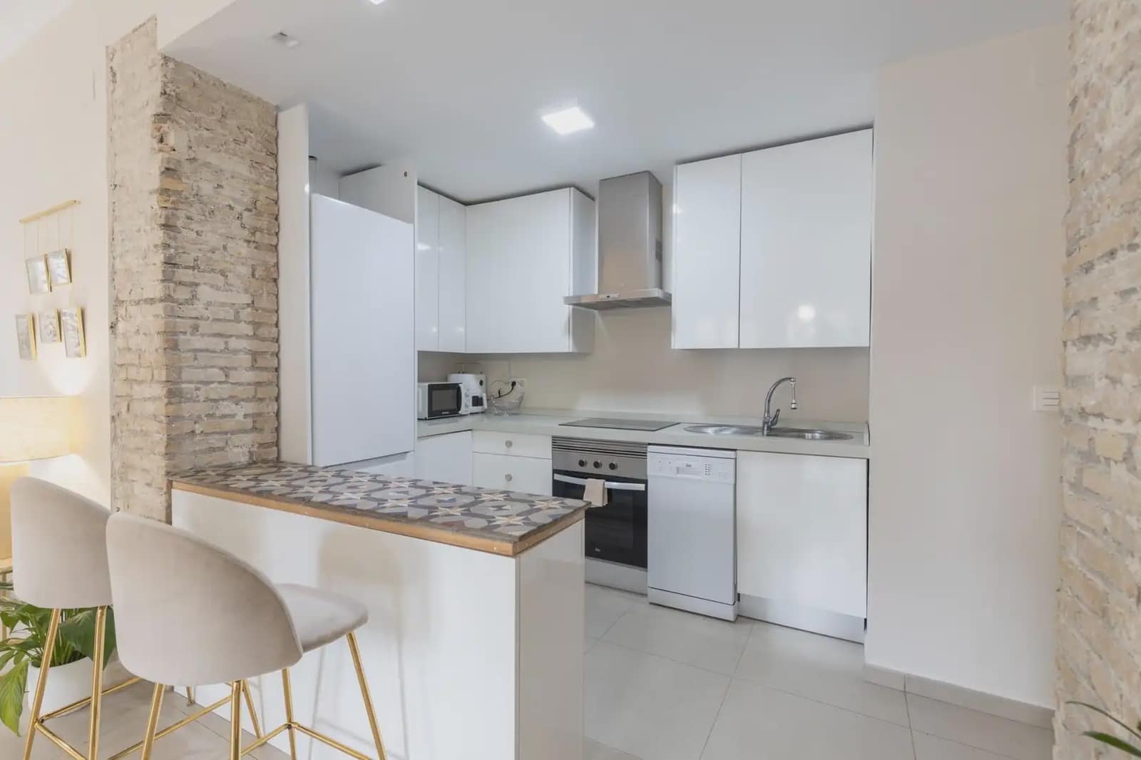 Flat for sale in Granada city - € 499,000 (Ref: 9837270)