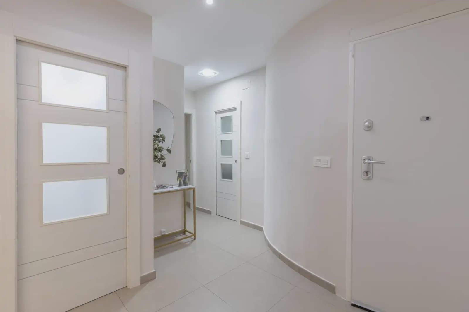 Flat for sale in Granada city - € 499,000 (Ref: 9837270)