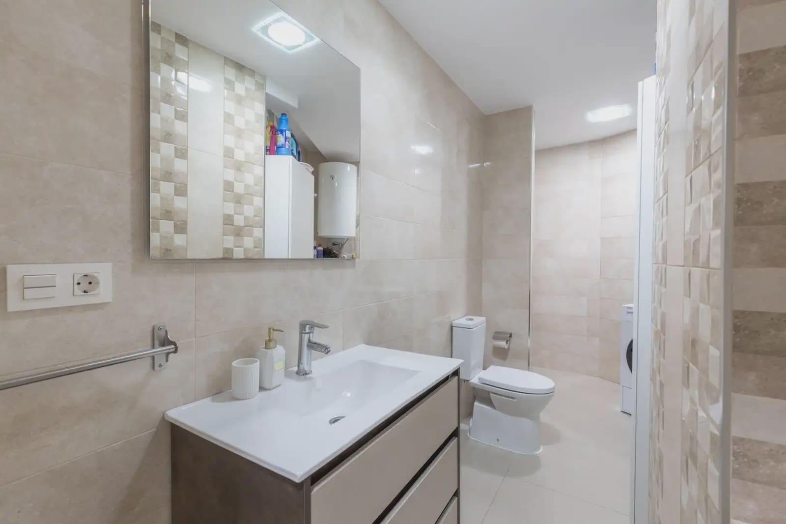Flat for sale in Granada city - € 499,000 (Ref: 9837270)