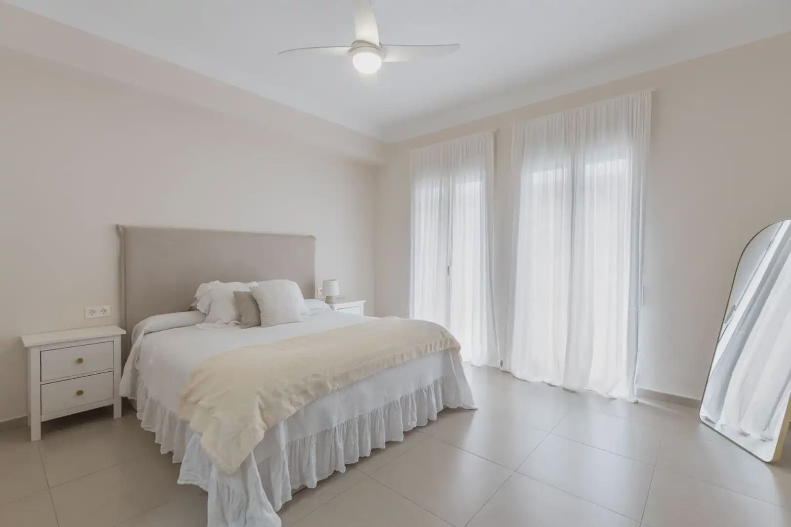 Flat for sale in Granada city - € 499,000 (Ref: 9837270)