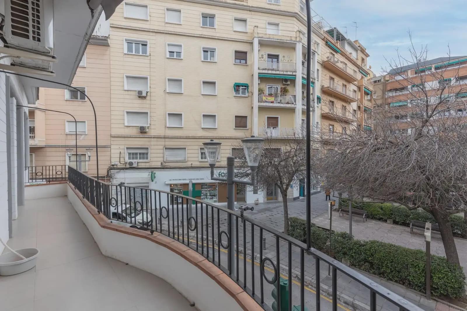 Flat for sale in Granada city - € 499,000 (Ref: 9837270)