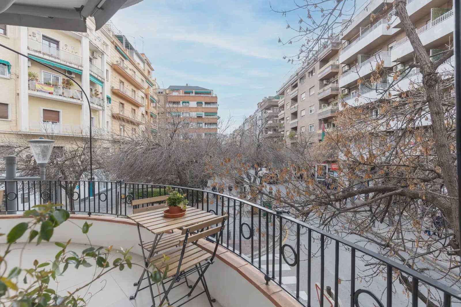Flat for sale in Granada city - € 499,000 (Ref: 9837270)