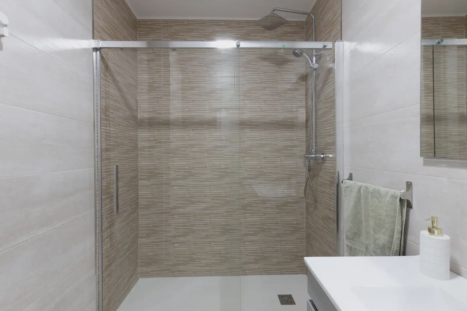 Flat for sale in Granada city - € 499,000 (Ref: 9837270)