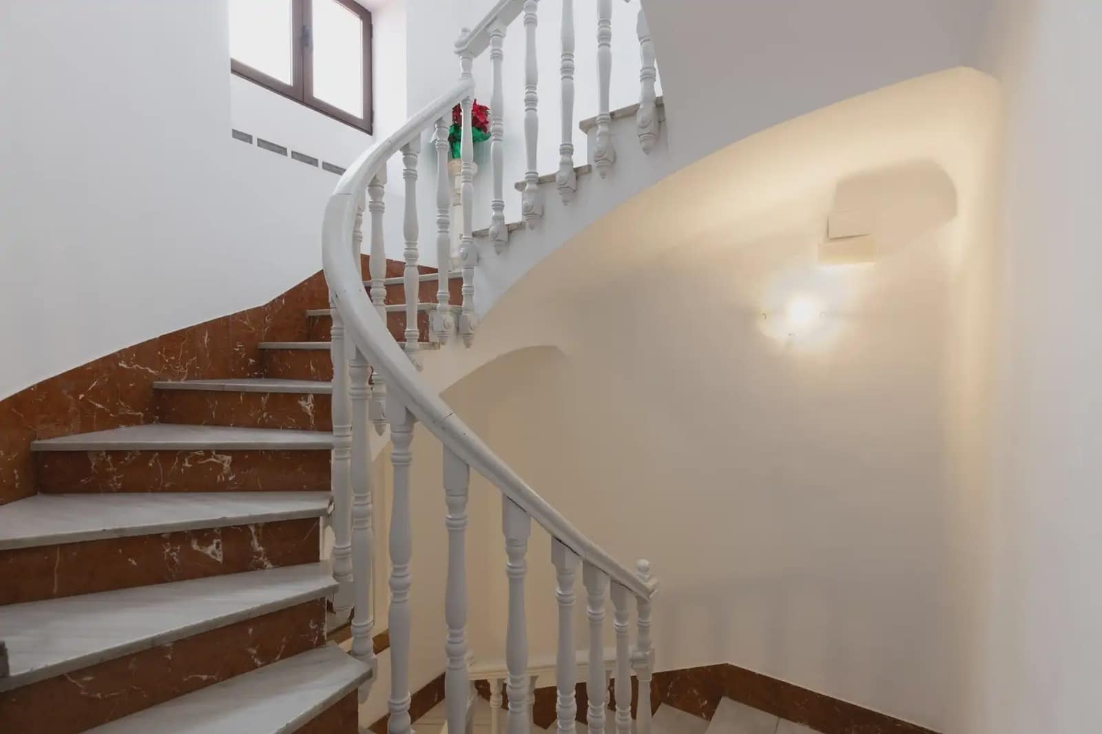 Flat for sale in Granada city - € 499,000 (Ref: 9837270)