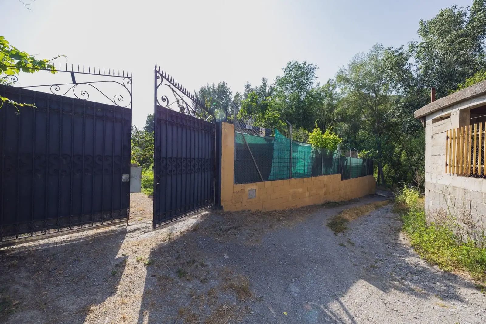 Grunde uden byggetilladelser til salg i Pinos Genil - € 138.000 (Ref: 9837273)