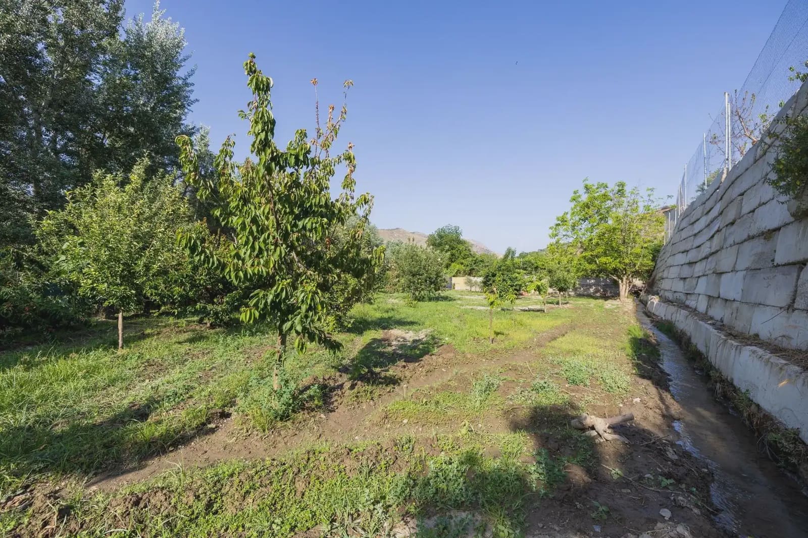 Grunde uden byggetilladelser til salg i Pinos Genil - € 138.000 (Ref: 9837273)