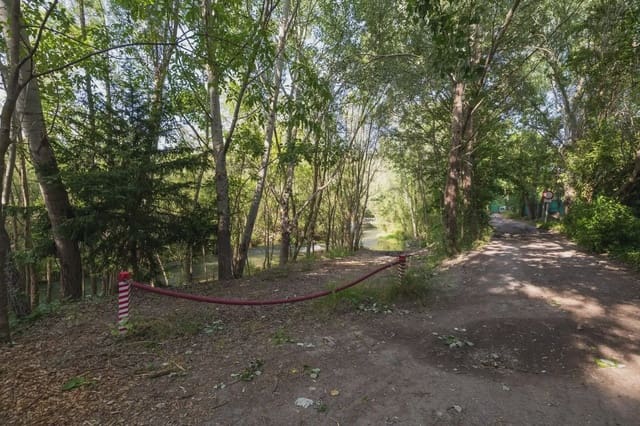 Grunde uden byggetilladelser til salg i Pinos Genil - € 138.000 (Ref: 9837273)