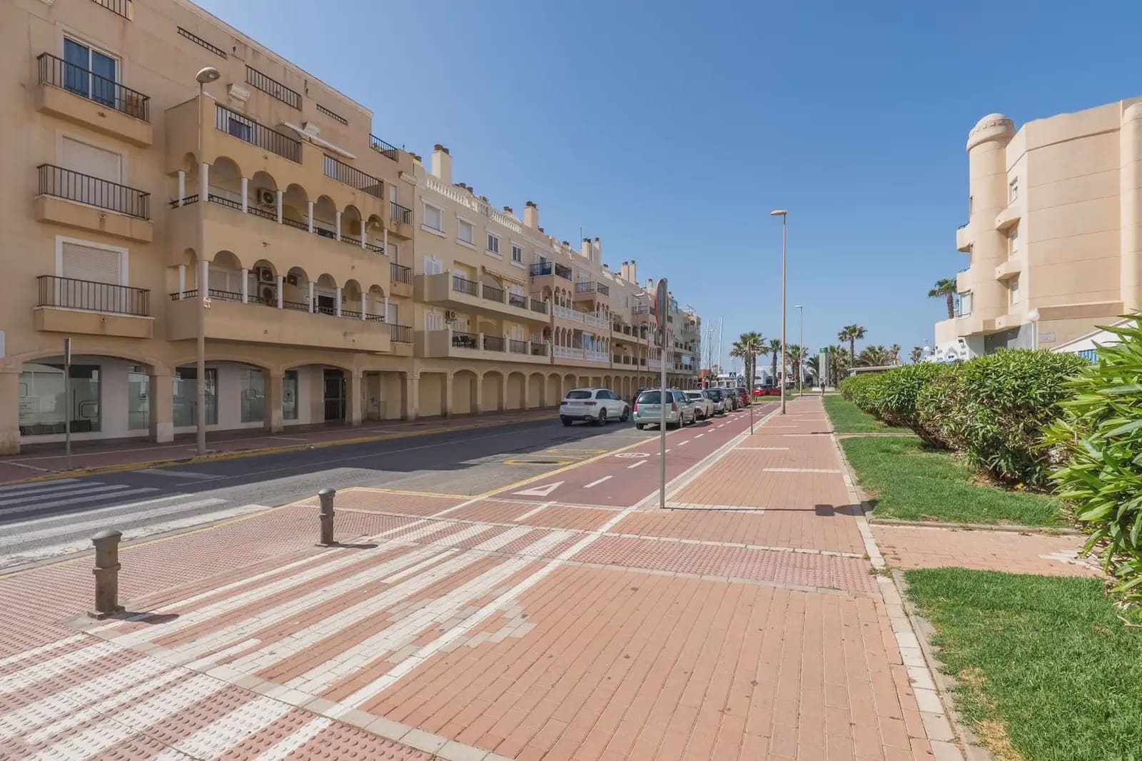 Flat for sale in El Ejido - € 205,000 (Ref: 9837276)