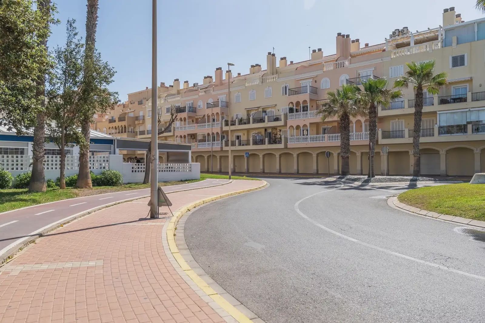 Flat for sale in El Ejido - € 205,000 (Ref: 9837276)