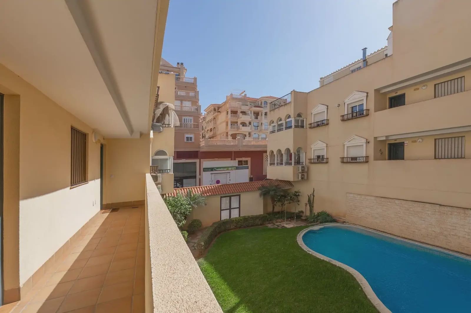 Flat for sale in El Ejido - € 205,000 (Ref: 9837276)