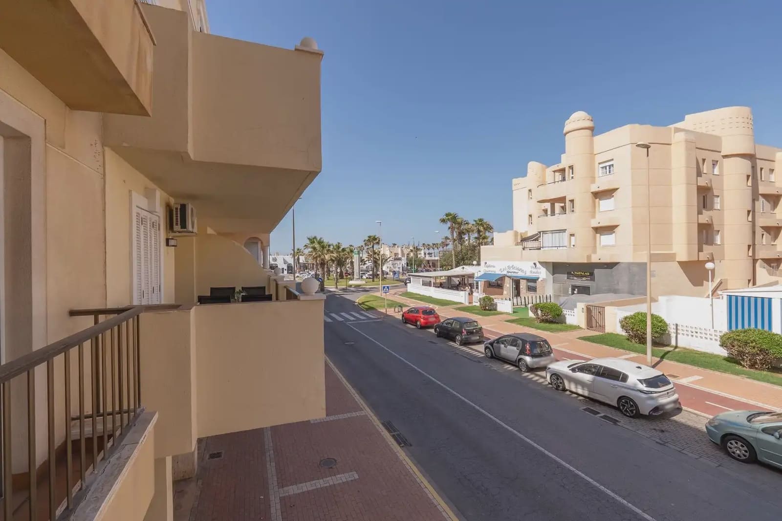 Flat for sale in El Ejido - € 205,000 (Ref: 9837276)